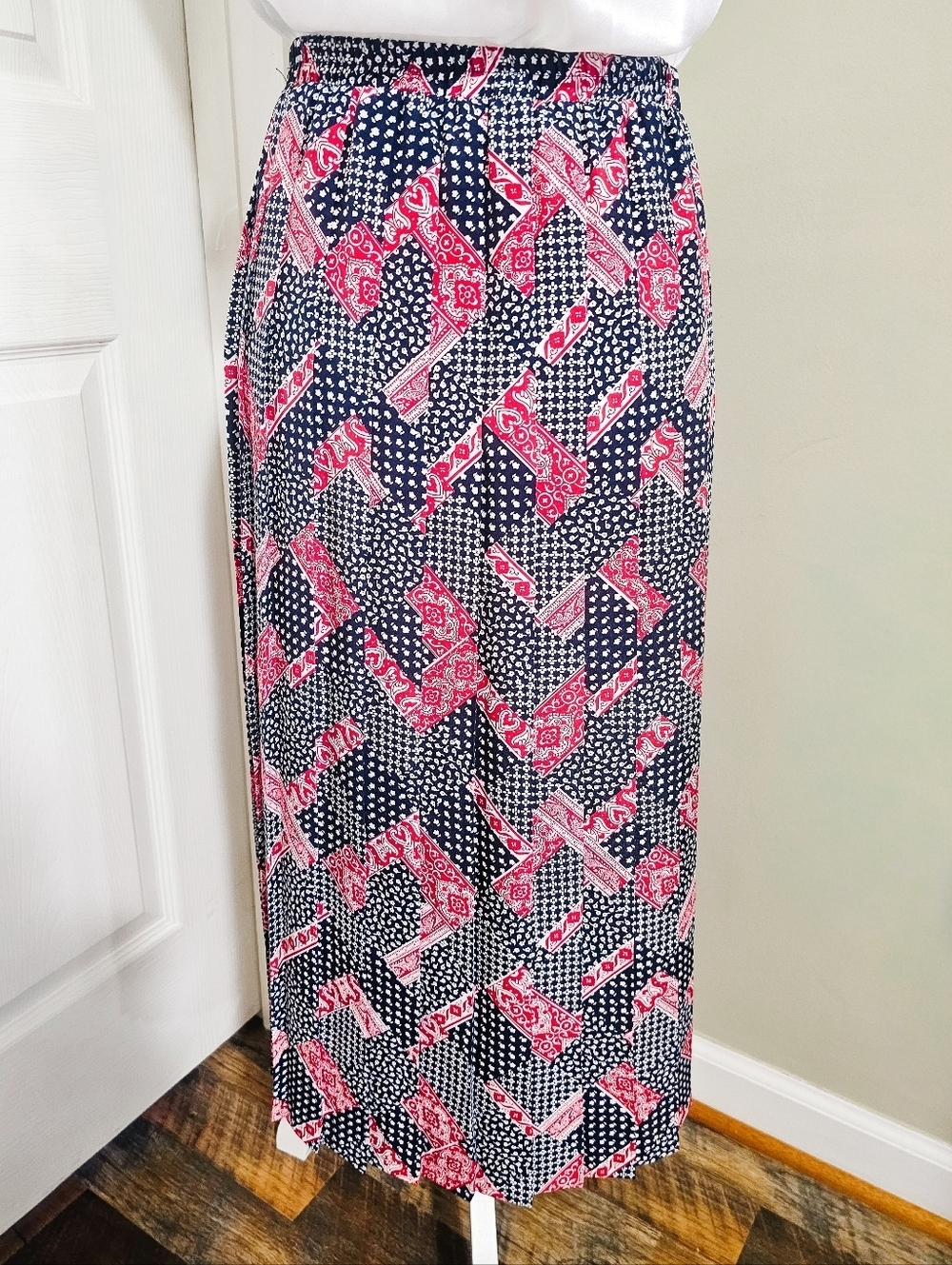 Vintage Y2K 90s Leslie Fay Bandana Floral Pleated Maxi Skirt Americana Patriotic